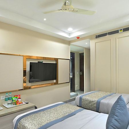 Hotel Sapphire House - 3 Mins Walk From Metro And 5 Mins From Rail Station New Delhi Exterior foto