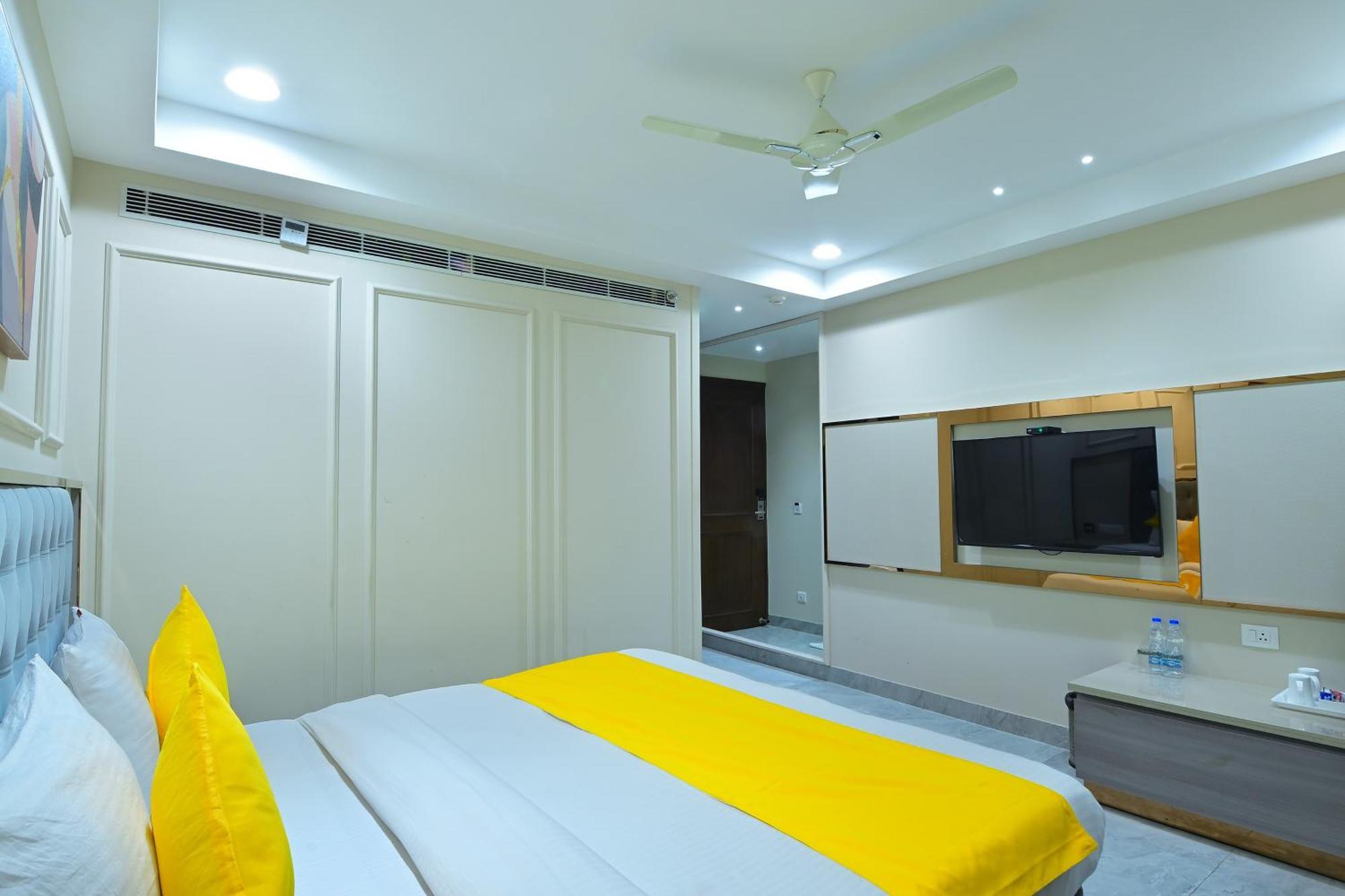 Hotel Sapphire House - 3 Mins Walk From Metro And 5 Mins From Rail Station New Delhi Exterior foto