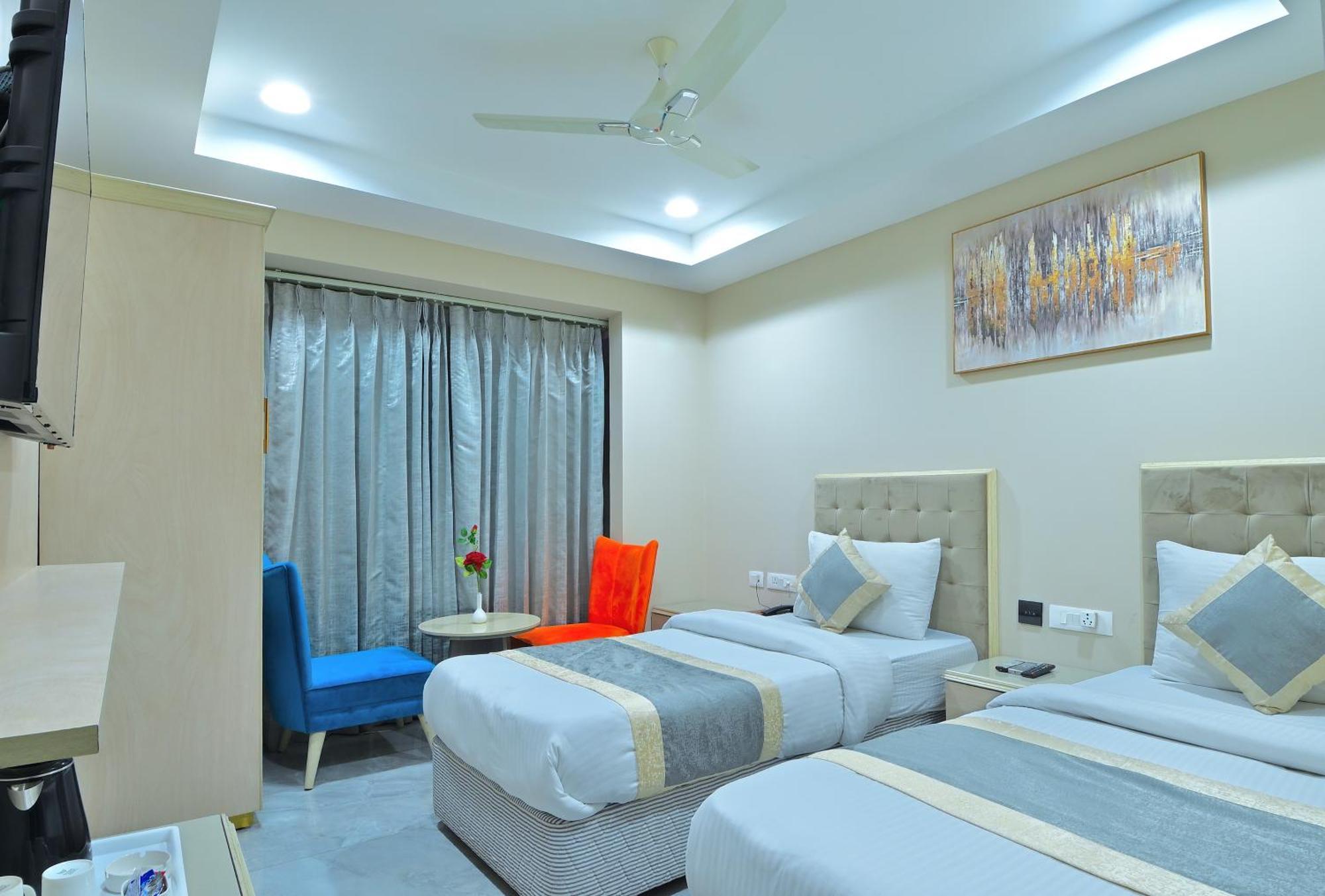 Hotel Sapphire House - 3 Mins Walk From Metro And 5 Mins From Rail Station New Delhi Exterior foto