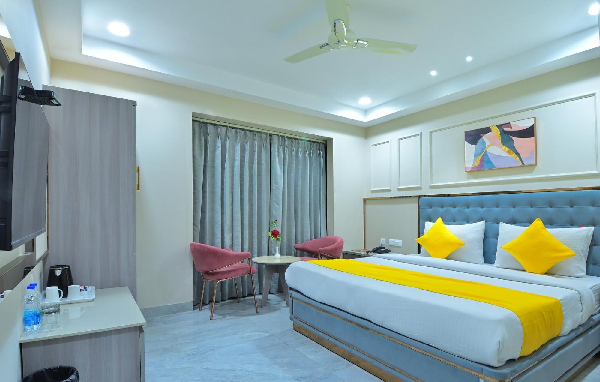 Hotel Sapphire House - 3 Mins Walk From Metro And 5 Mins From Rail Station New Delhi Exterior foto