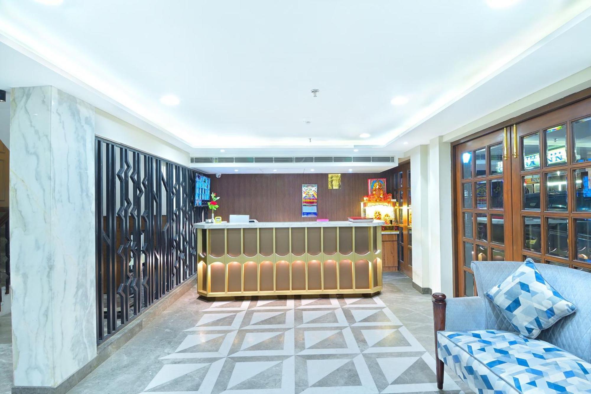 Hotel Sapphire House - 3 Mins Walk From Metro And 5 Mins From Rail Station New Delhi Exterior foto