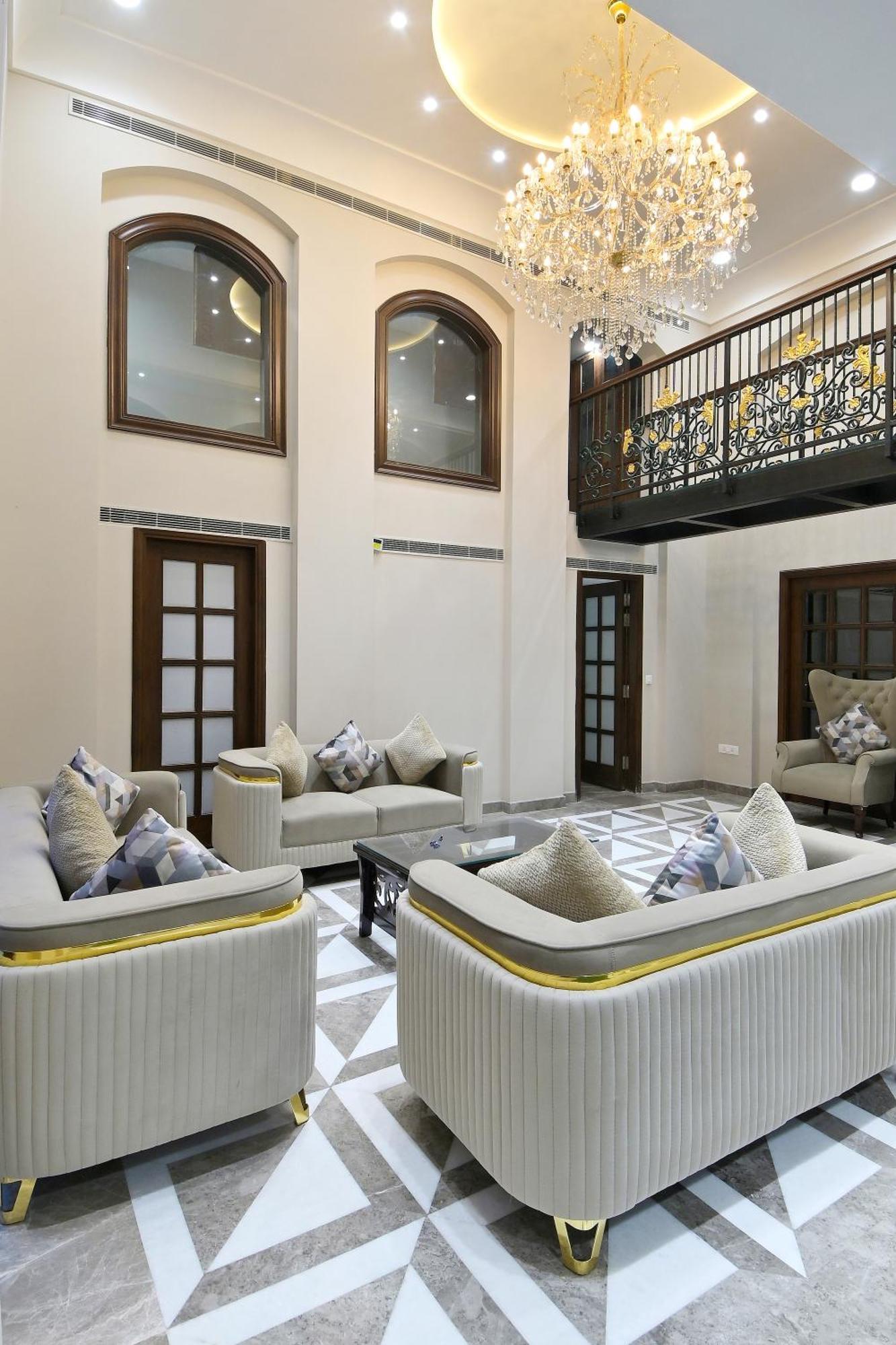 Hotel Sapphire House - 3 Mins Walk From Metro And 5 Mins From Rail Station New Delhi Exterior foto