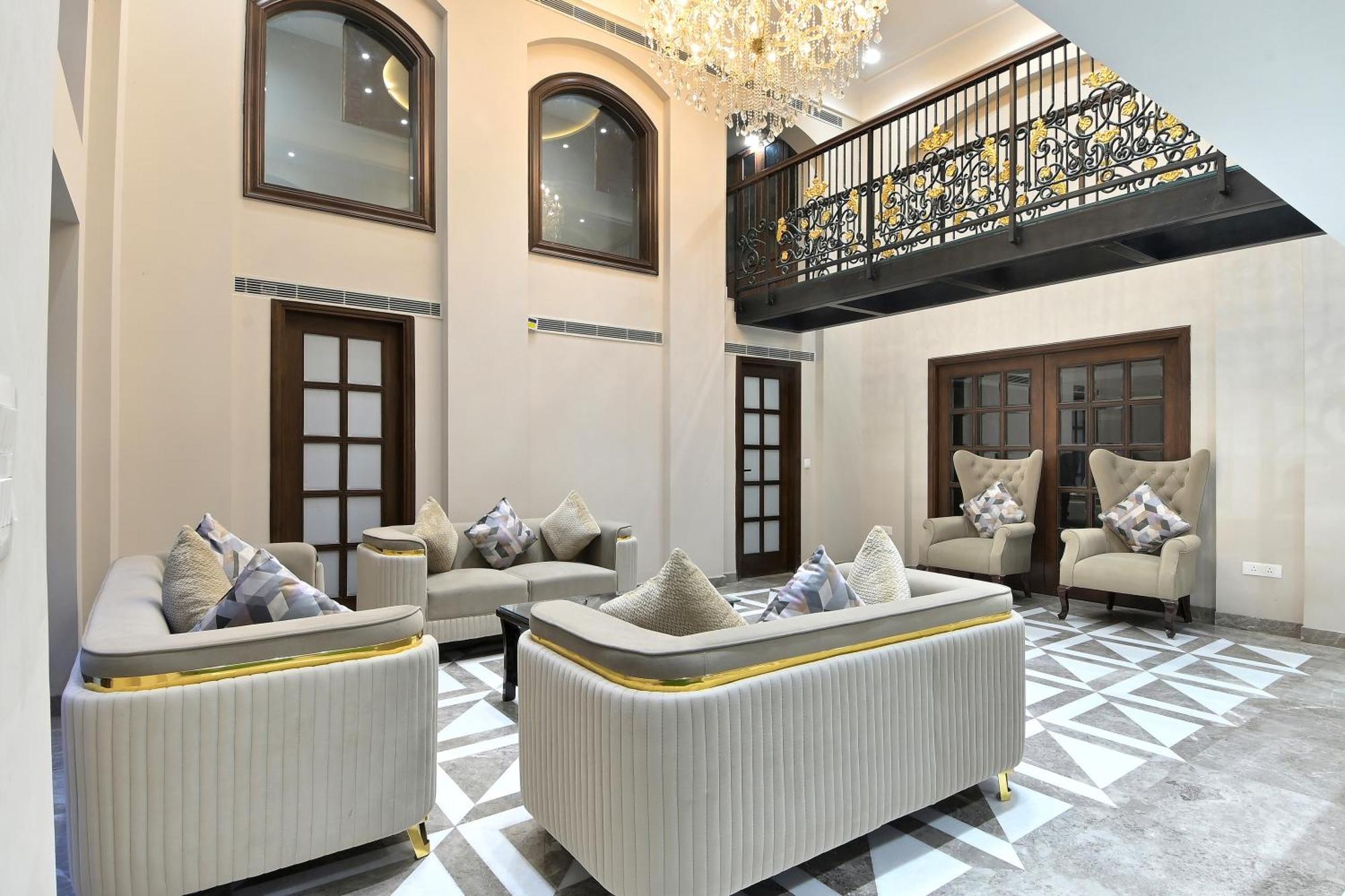 Hotel Sapphire House - 3 Mins Walk From Metro And 5 Mins From Rail Station New Delhi Exterior foto